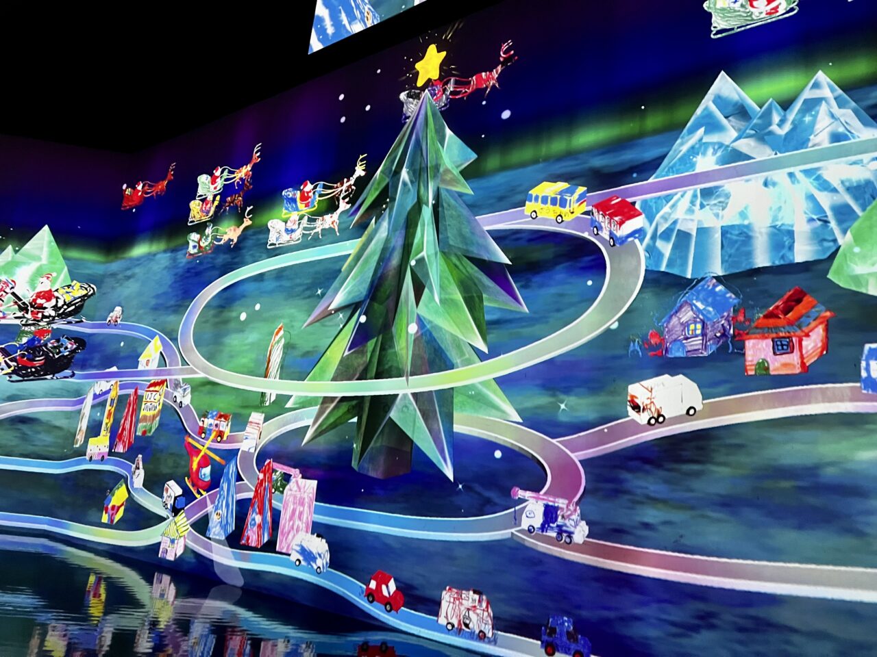 フェニーチェ堺チームラボお絵かきクリスマス＆天才ケンケンパのお絵かきクリスマスです。