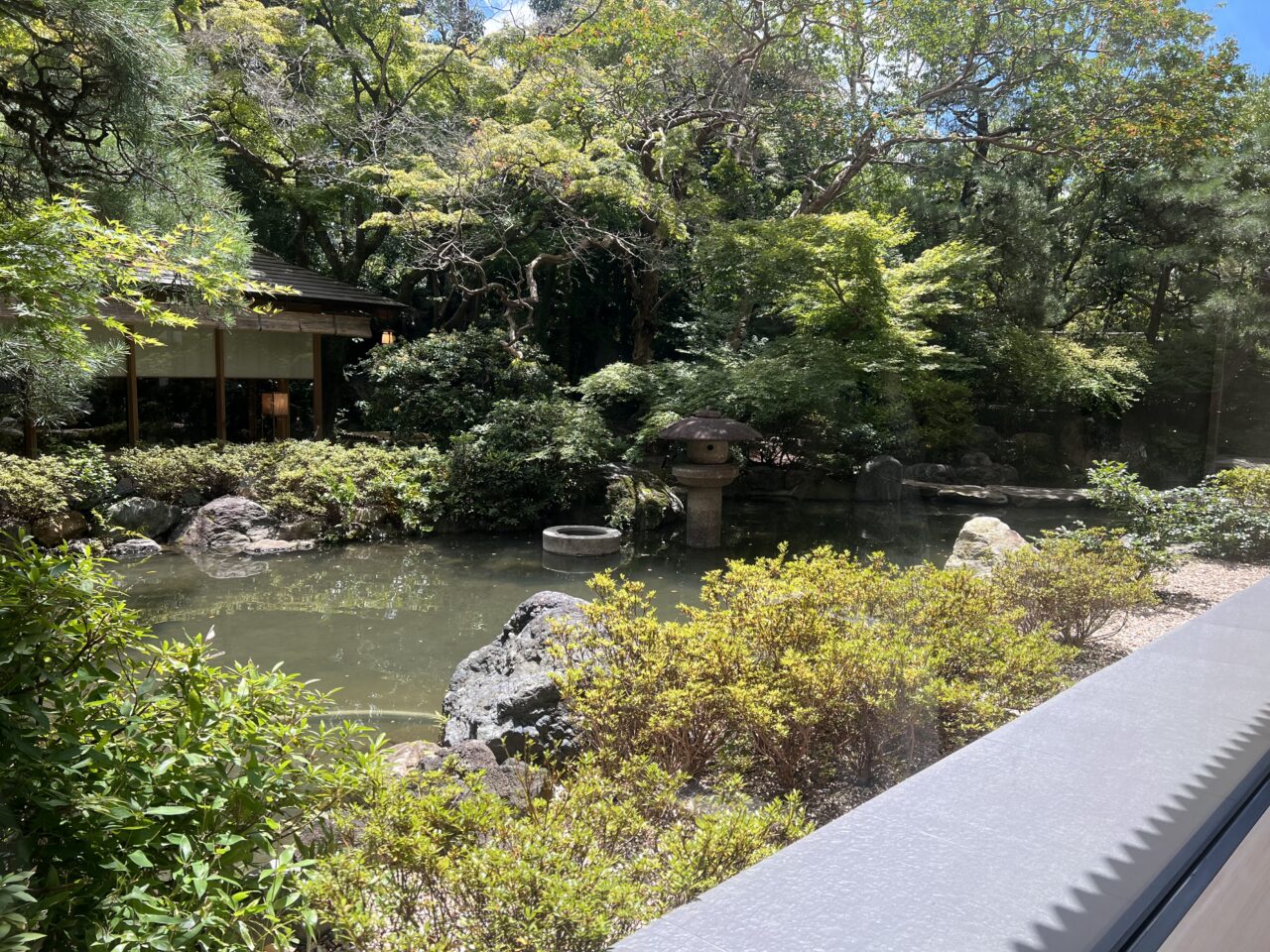 ふふ京都「庵都」のお庭です。