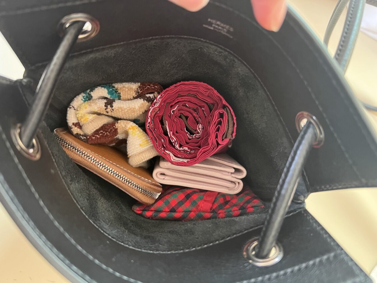 エルメスのバッグ、アリーヌミニです。ノアールでシルバー金具です。
