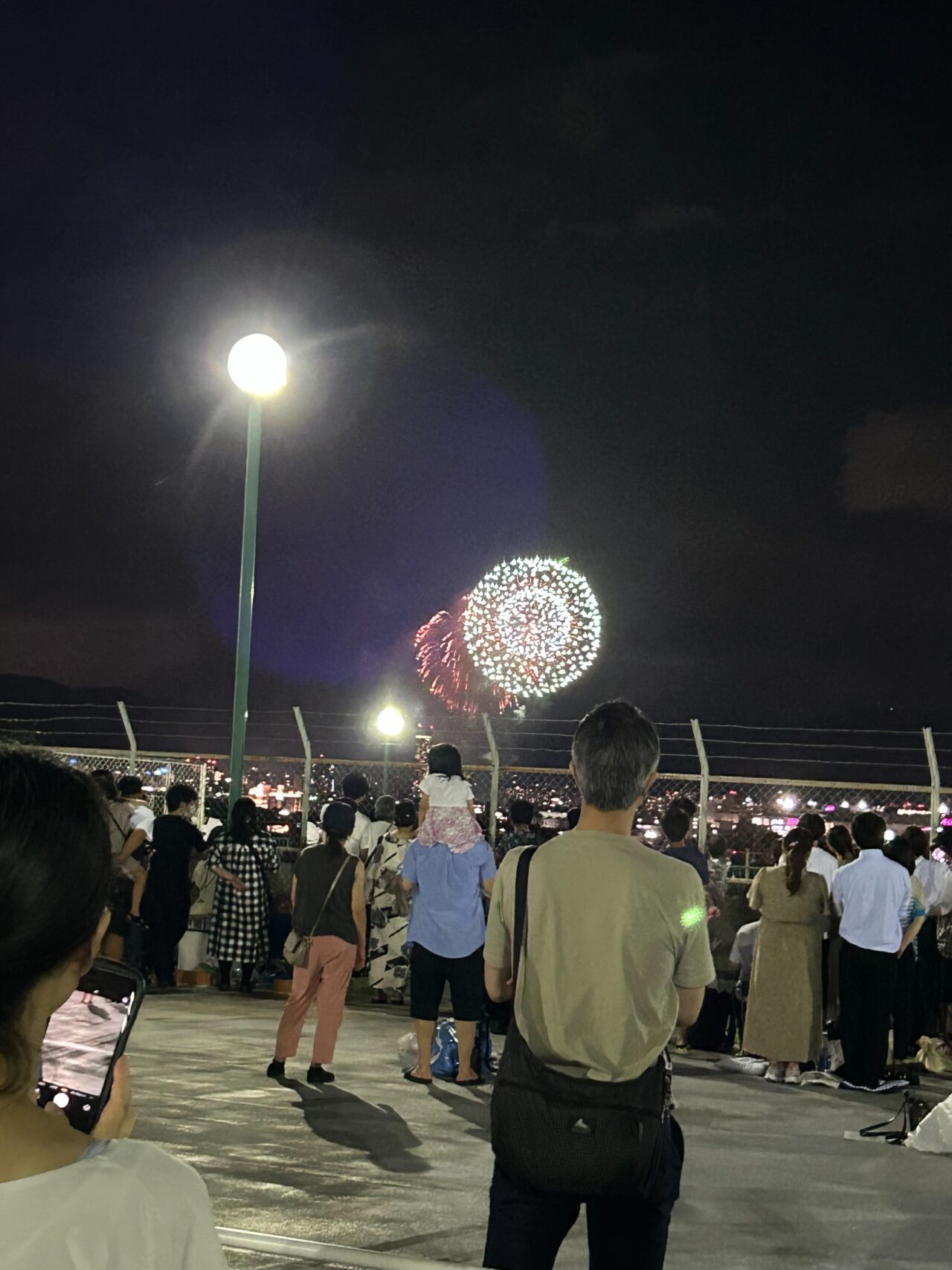 アルプラザ瀬田の屋上から見た琵琶湖花火大会の花火