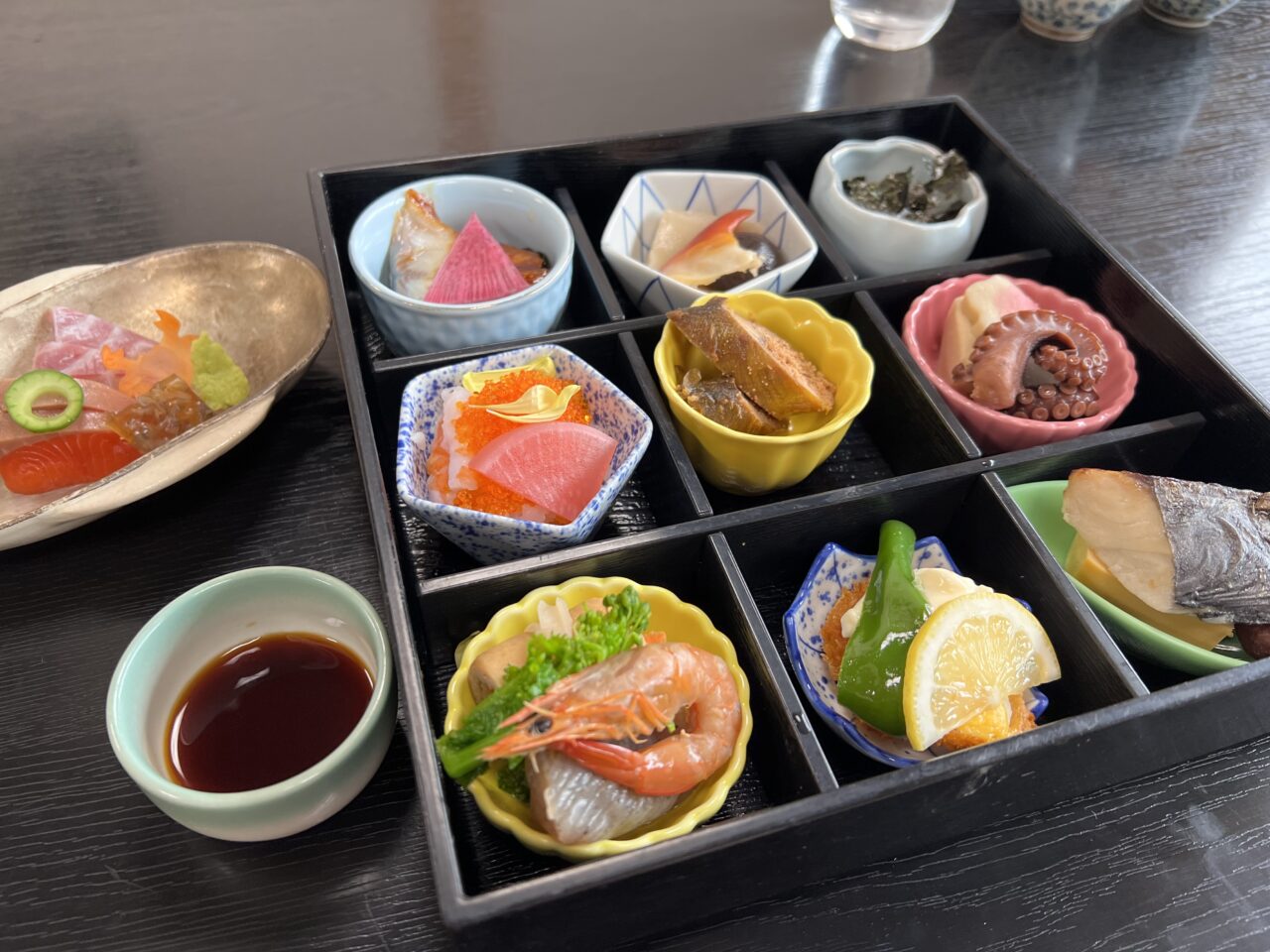 大阪府八尾市にある懐石料理「佑和」のランチです。