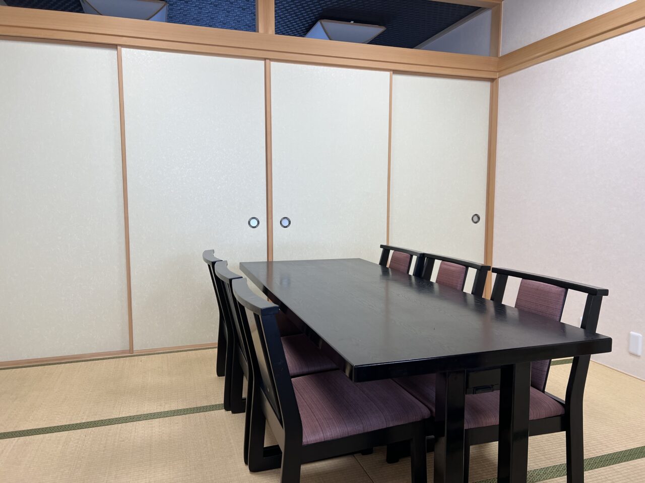 大阪府八尾市にある懐石料理「佑和」の2階の個室です。