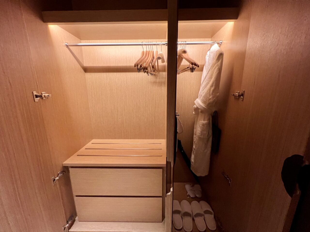 紫翠ラグジュアリーコレクションホテル奈良の客室(デラックスキング・温泉風呂付)のクロ―ゼット