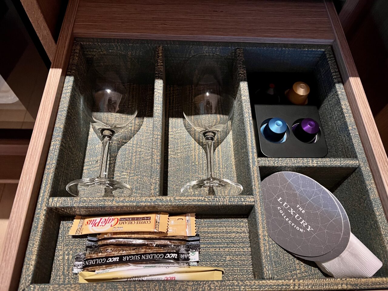 紫翠ラグジュアリーコレクションホテル奈良の客室(デラックスキング・温泉風呂付)の無料ドリンク