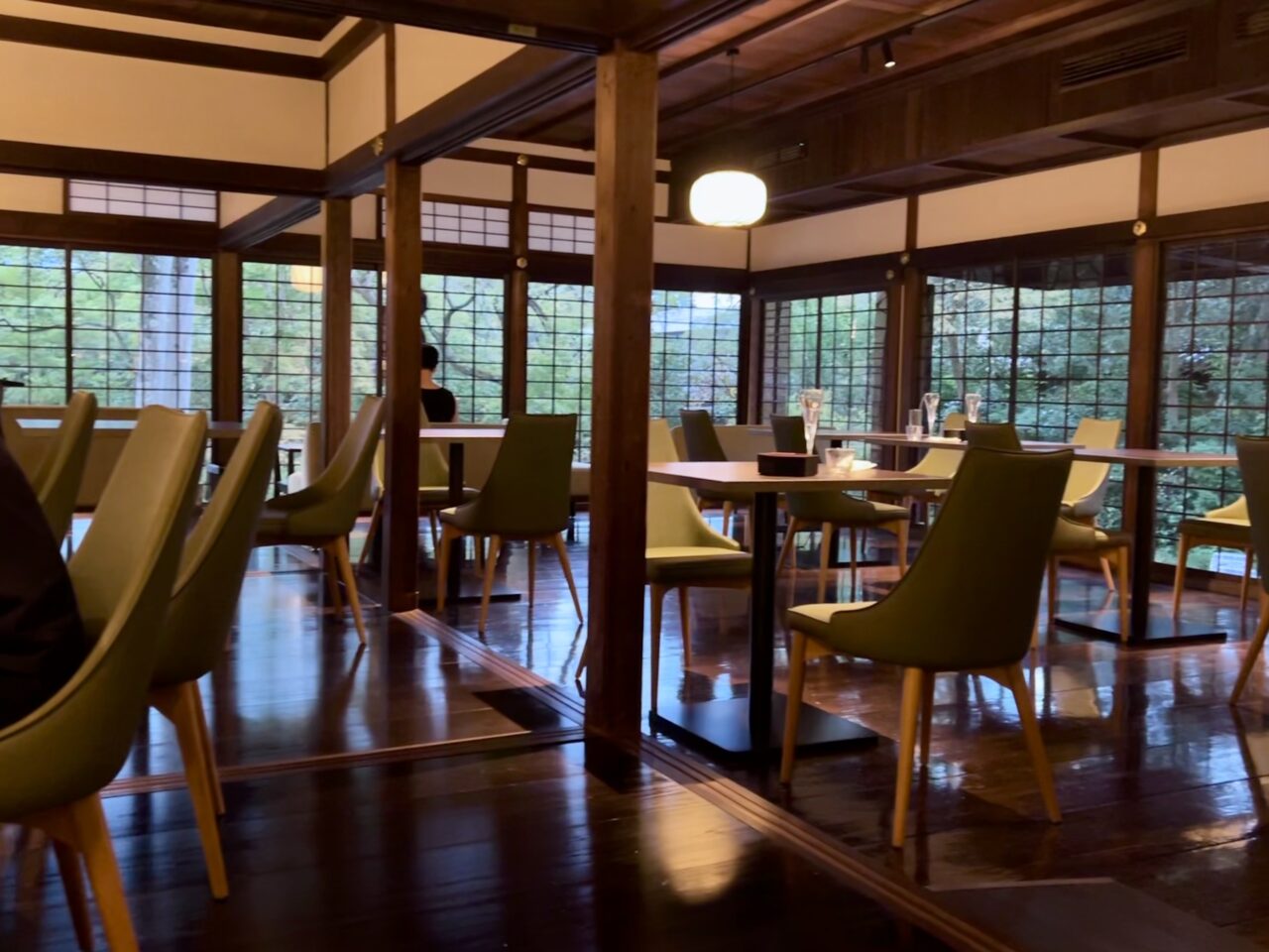 紫翠ラグジュアリーコレクションホテル奈良の茶寮世世の座席