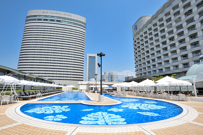 神戸ポートピアホテルの公式のプール写真です。