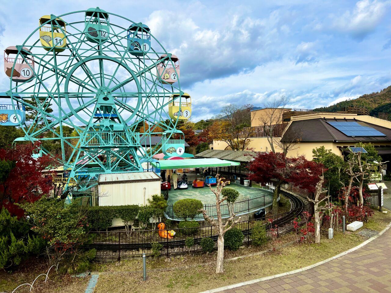 京都市動物園内にある遊園地です。