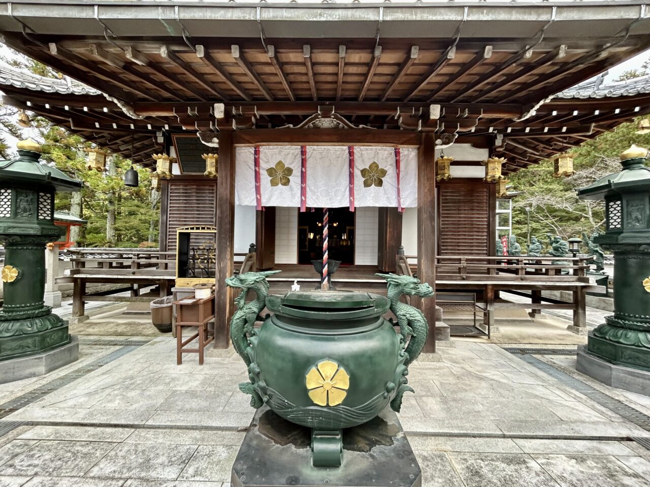 霊山寺の本堂