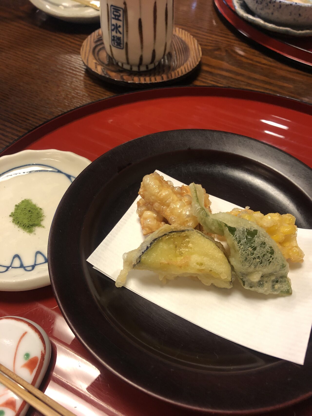 】名物おぼろ湯豆腐が食べ放題！京都の豆腐料理専門店「豆水楼」のランチコース。パリパリ湯葉と秋野菜の天麩。