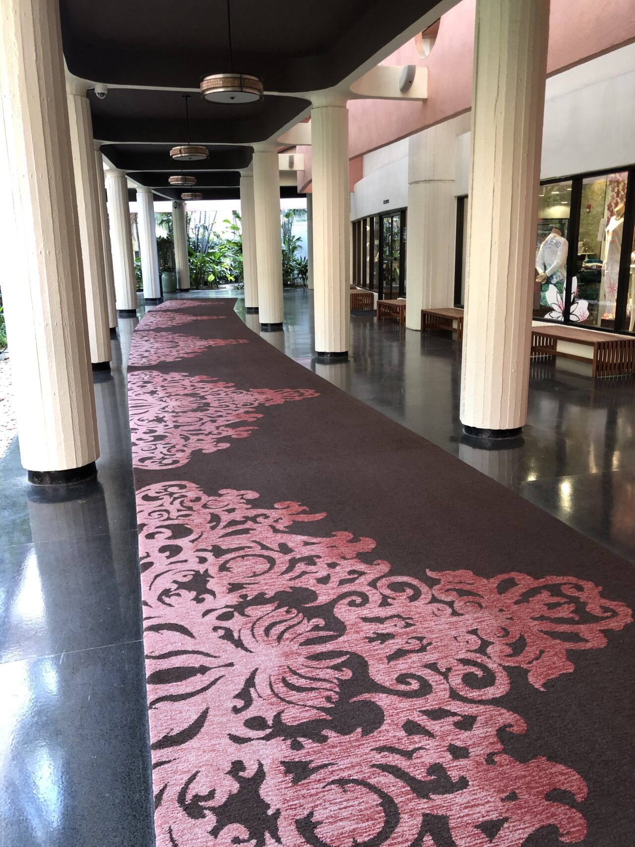 ロイヤルハワイアンホテルの廊下