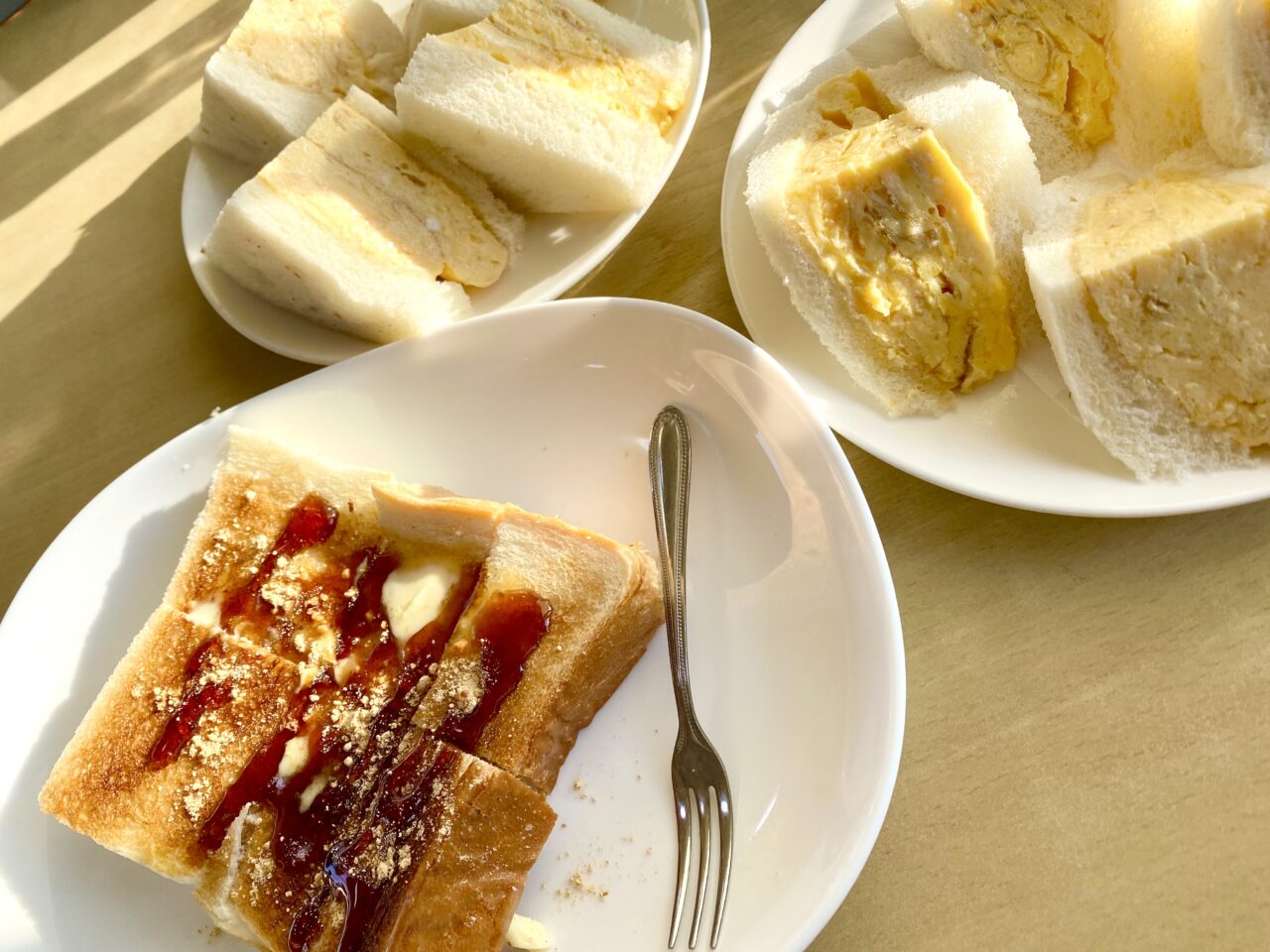 大阪府堺市のららぽーと堺近くのカフェはたちのたまごサンドと黒蜜きな粉トースト