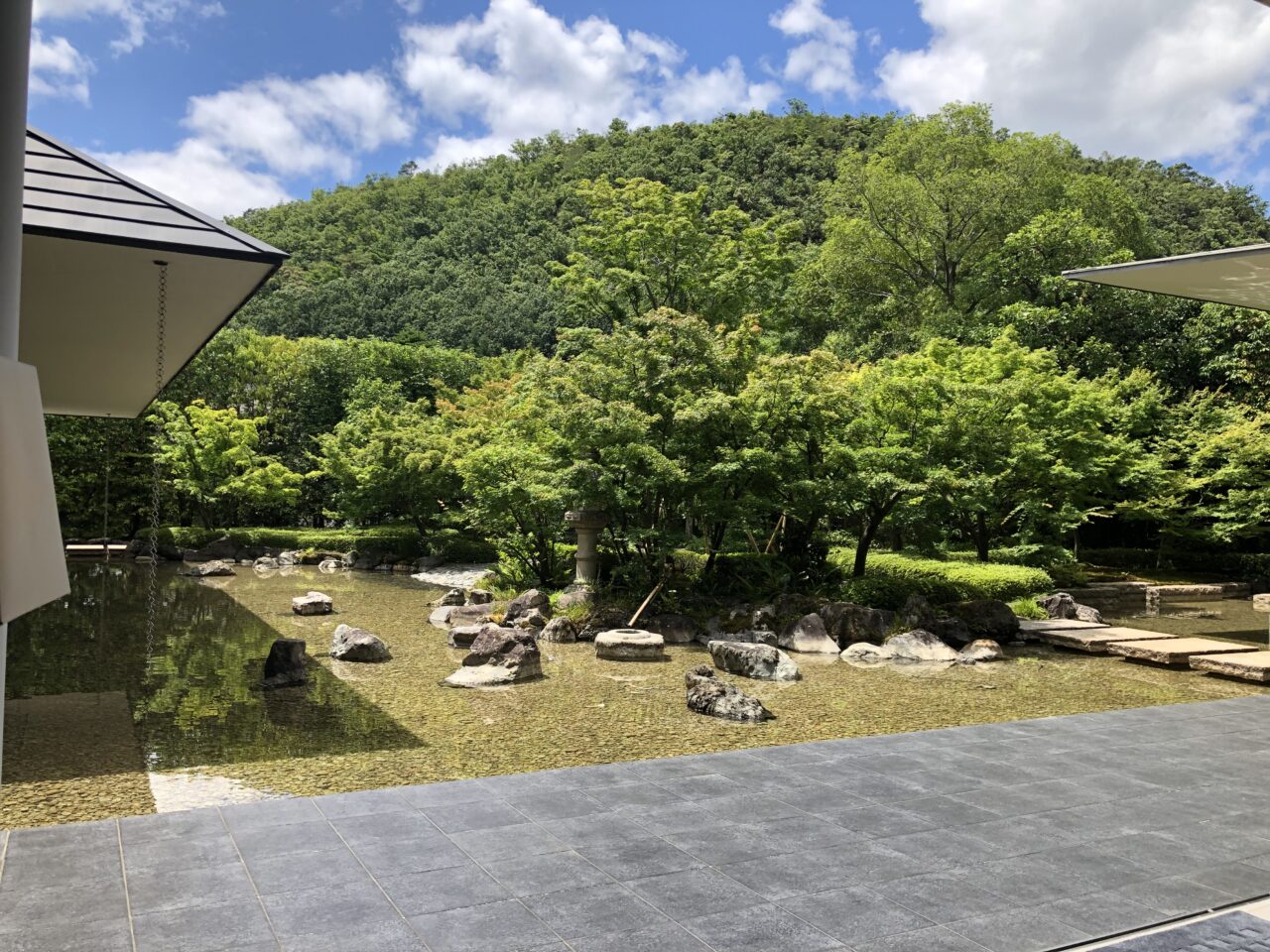 京都市左京区にある日本庭園×創作懐石「キタヤマモノリス」の庭園