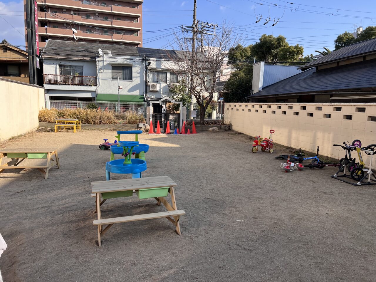 大阪市旭区旭清水幼稚園をリノベーションした遊べるカフェ「未来ラボえん」のキッズスペースの園庭