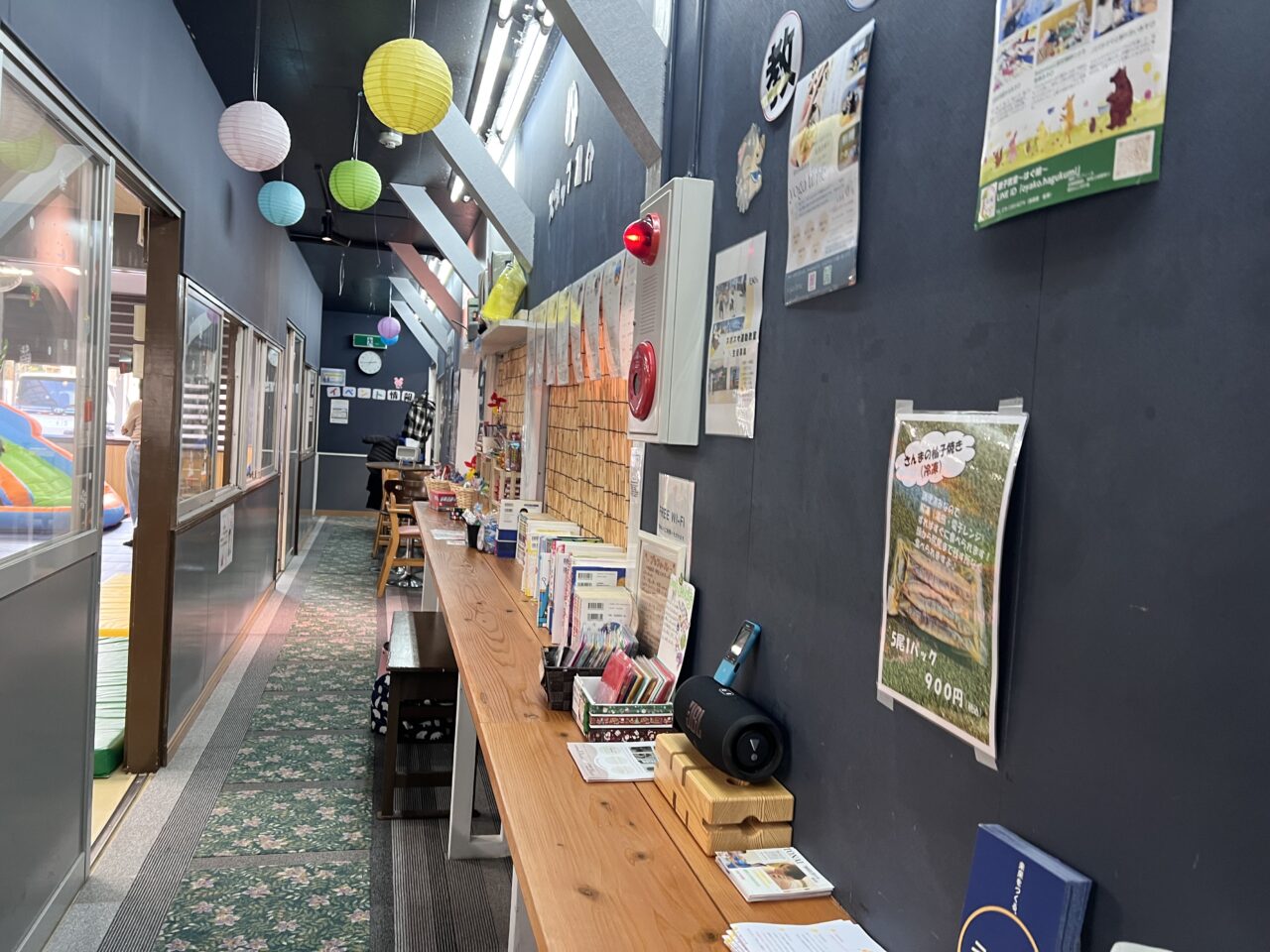 大阪市旭区旭清水幼稚園をリノベーションした遊べるカフェ「未来ラボえん」の廊下