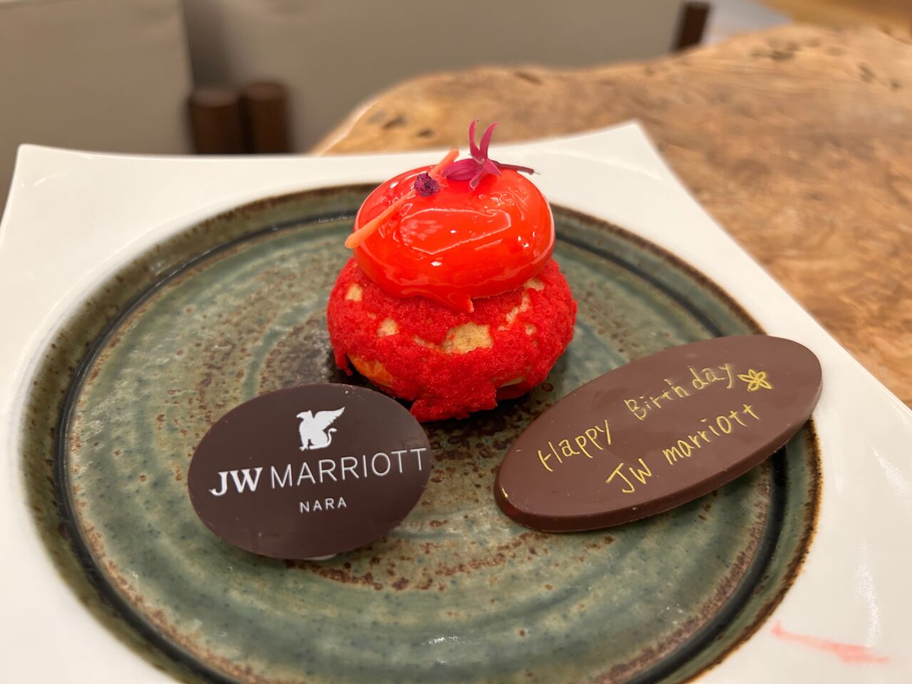 JWマリオット・ホテル奈良のクラブラウンジのカクテルタイムのバースデーお祝いスイーツ