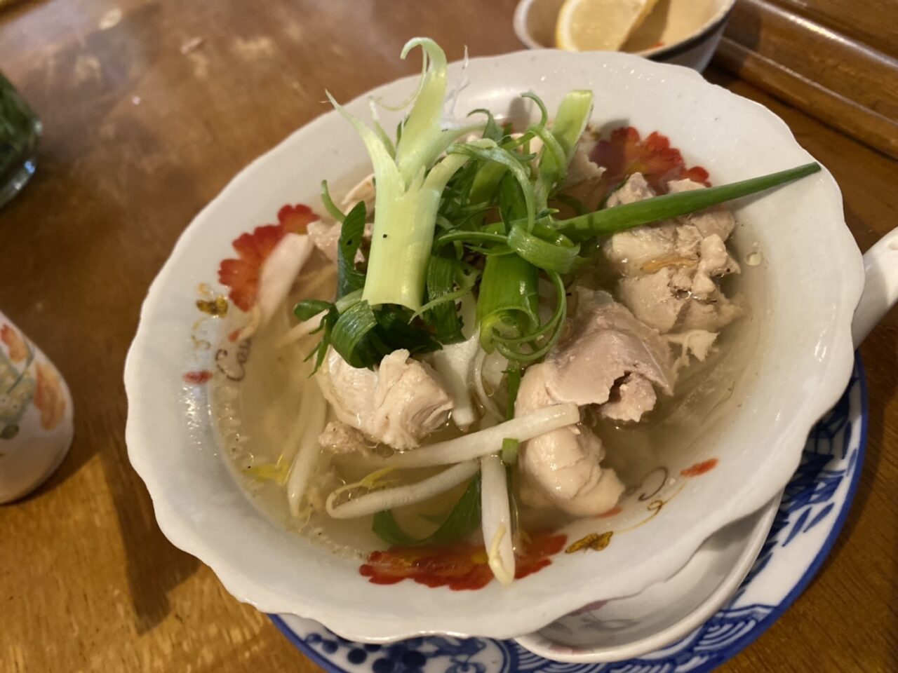 心斎橋のベトナム料理「アンゴン」のベトナム満喫ランチコース。鶏肉のフォー