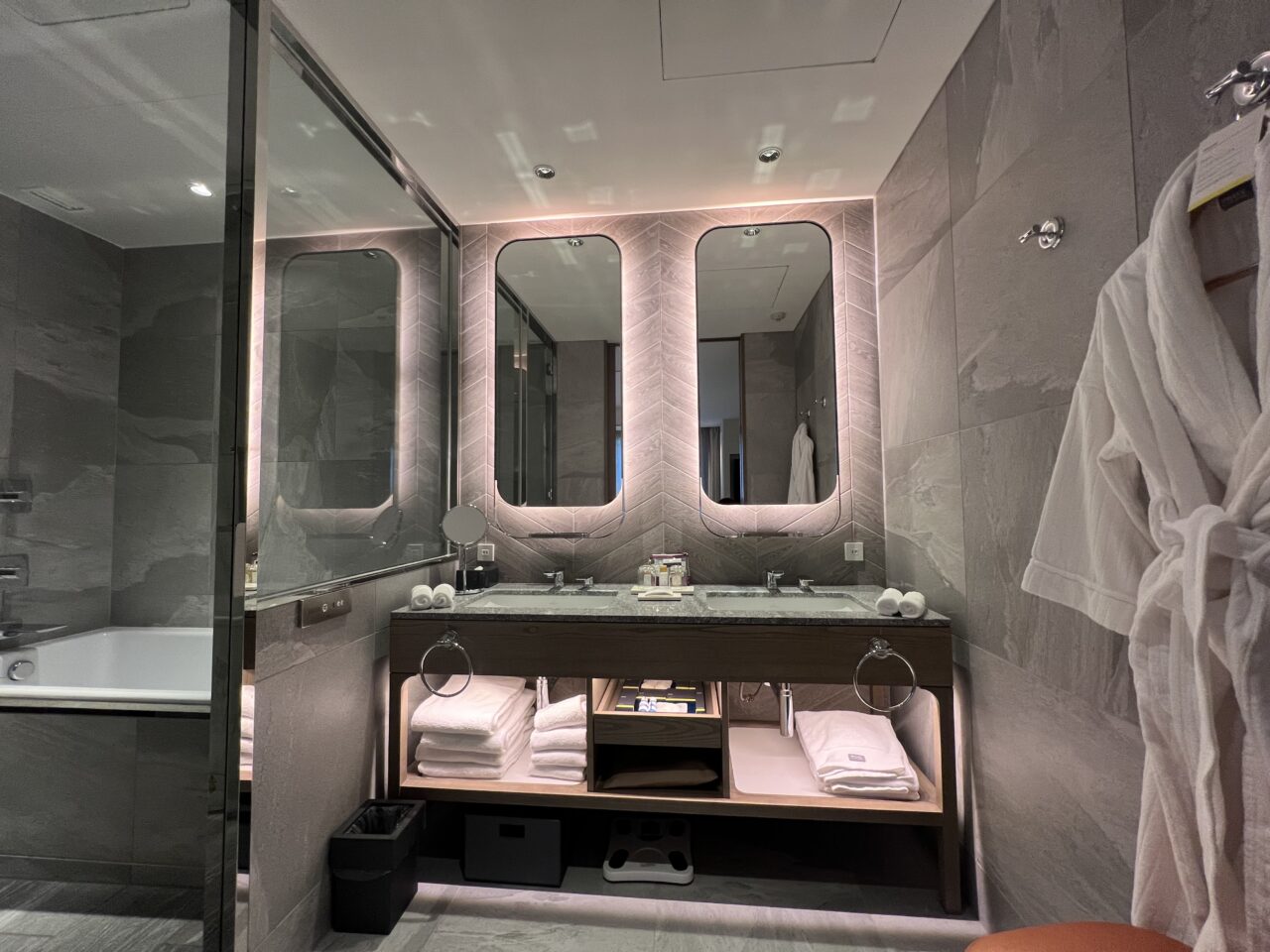 ウェスティン都ホテル京都の客室【ジュニアスイート2ダブルベッド】の洗面所
