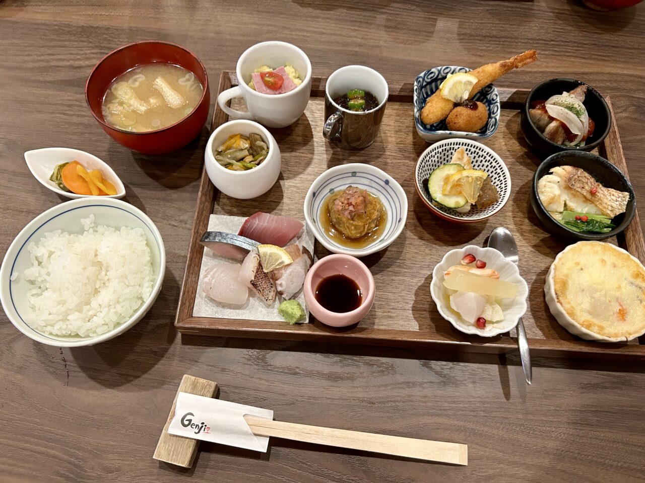 大阪・帝塚山にある和洋折衷の創作料理「Genji(源氏)」の弁当10品です。