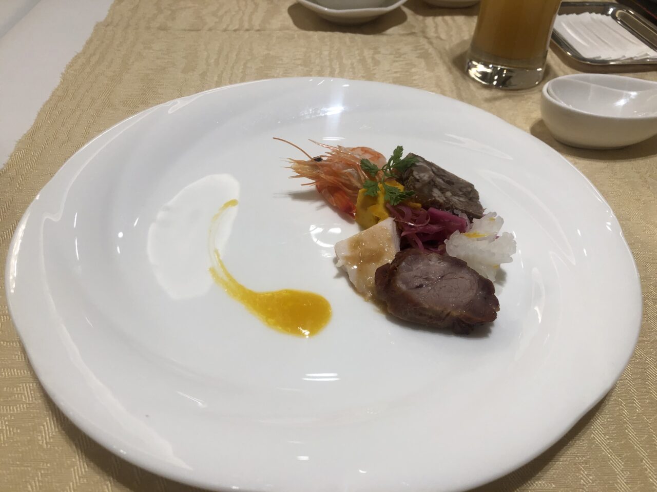 アゴーラリージェンシー大阪堺の中国料理「龍鳳」のランチコース全7品。前菜