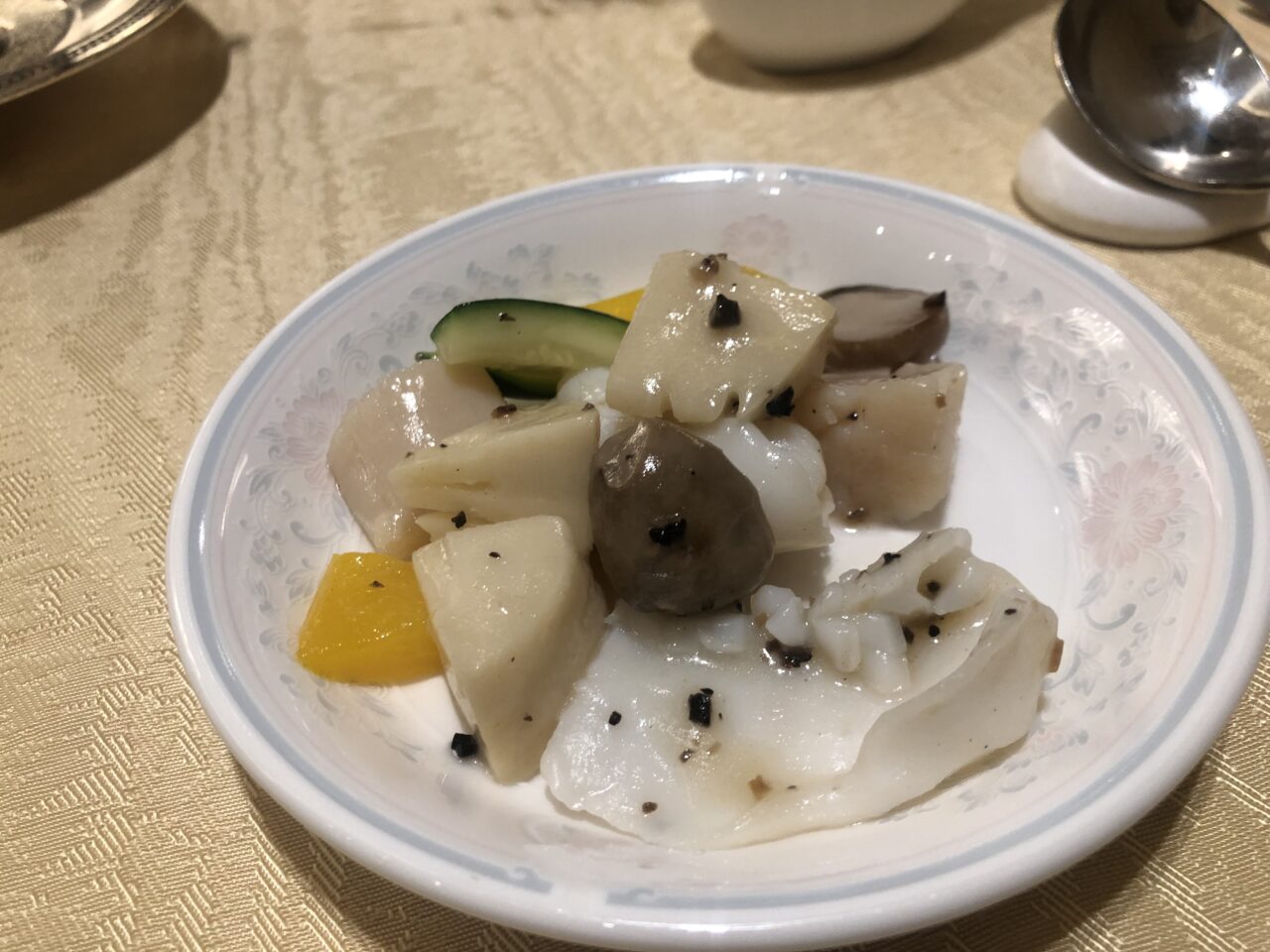 アゴーラリージェンシー大阪堺の中国料理「龍鳳」のランチコース全7品。貝柱と野菜炒。