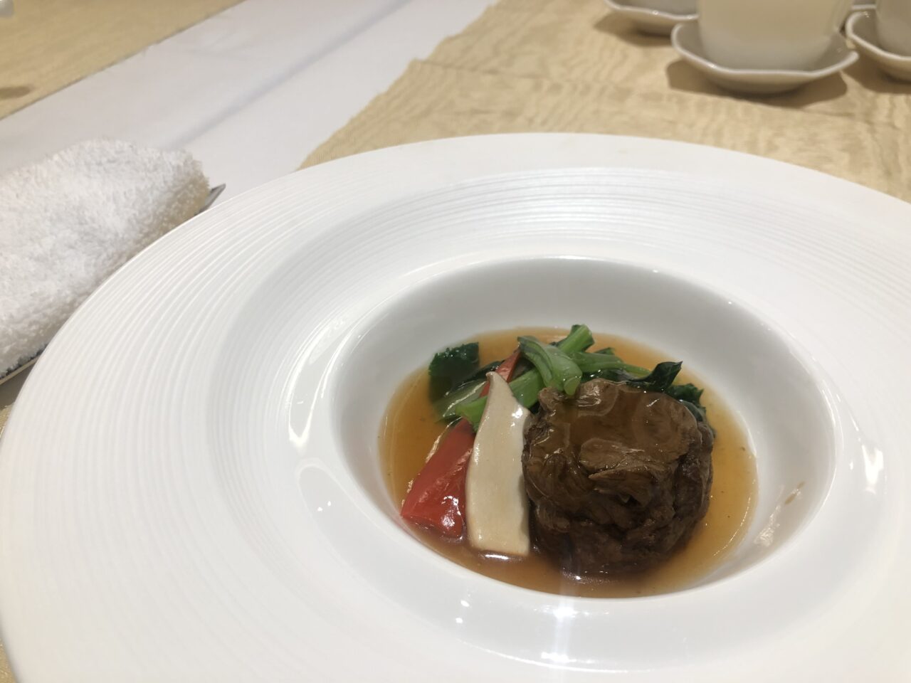 アゴーラリージェンシー大阪堺の中国料理「龍鳳」のランチコース全7品。肉料理