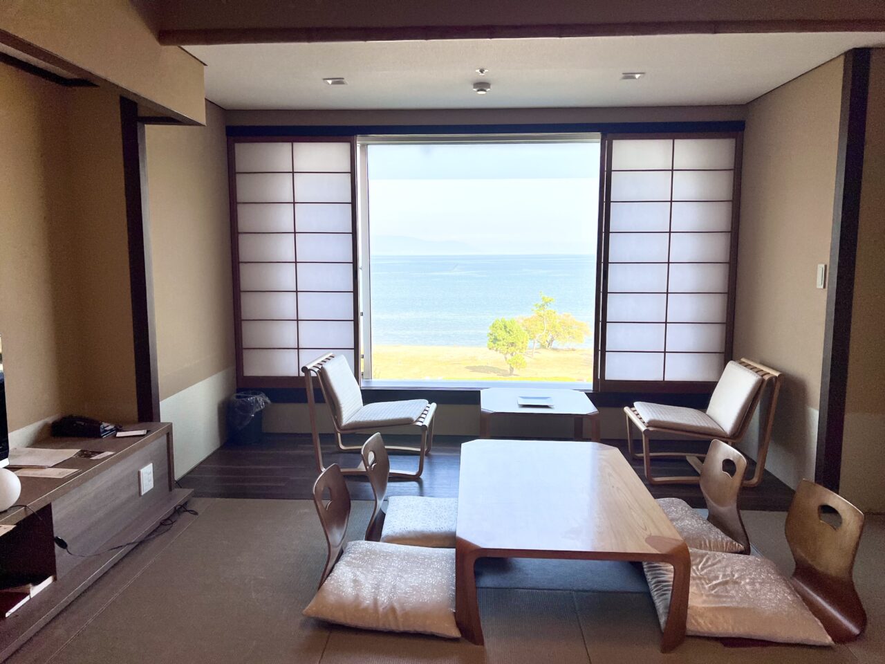琵琶湖マリオットホテルの客室(和室)から見た景色