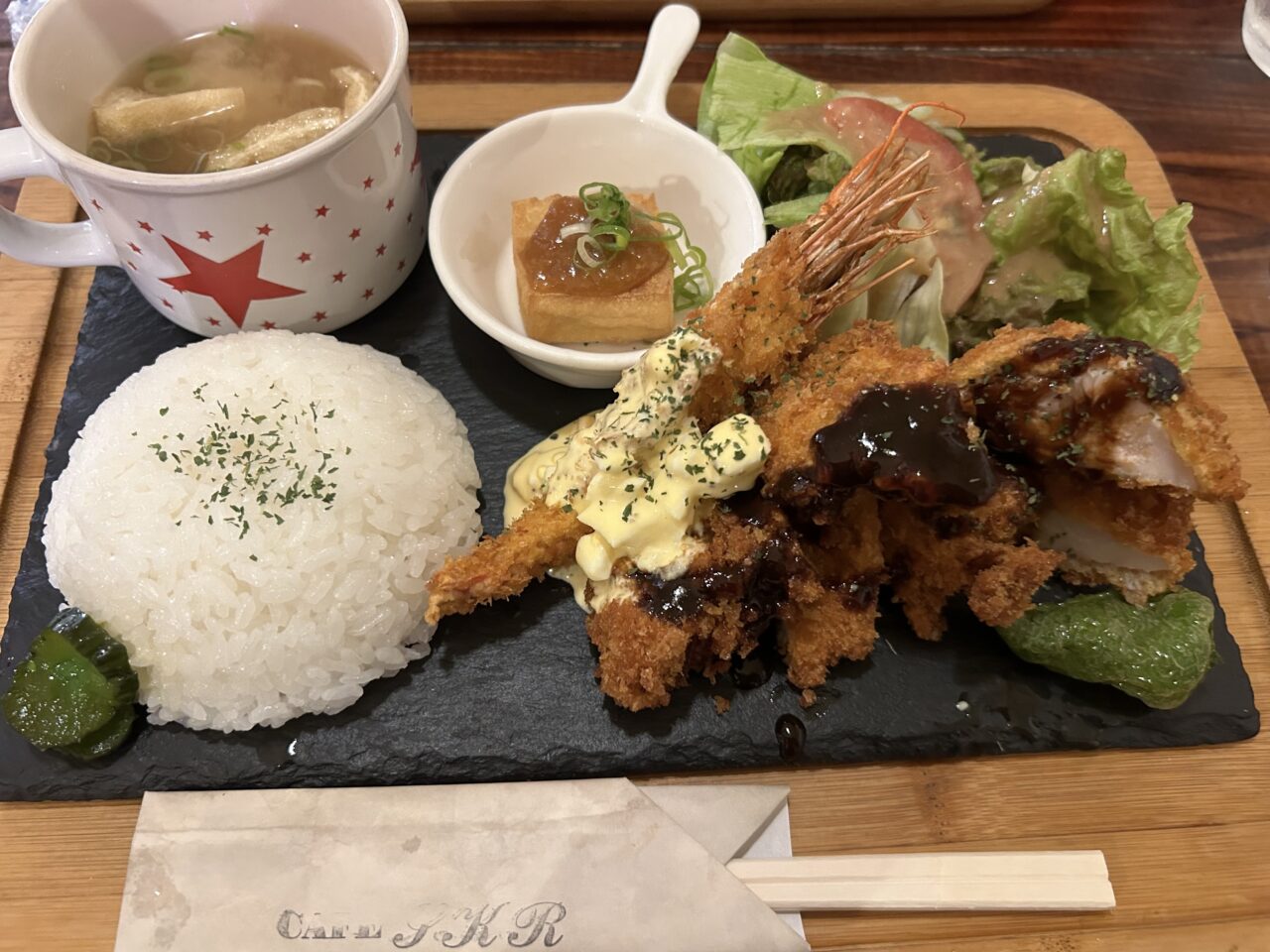 E-girls藤井姉妹とWEST.藤井流星の家族が経営しているcafeSKRの日替りランチ