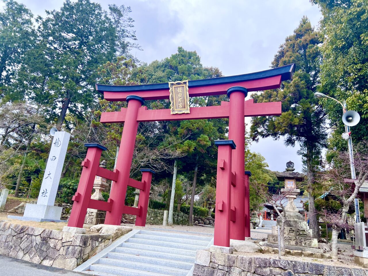 、聖徳太子が法隆寺建立時の参拝したことで有名な奈良県生駒郡にある「龍田大社」の鳥居