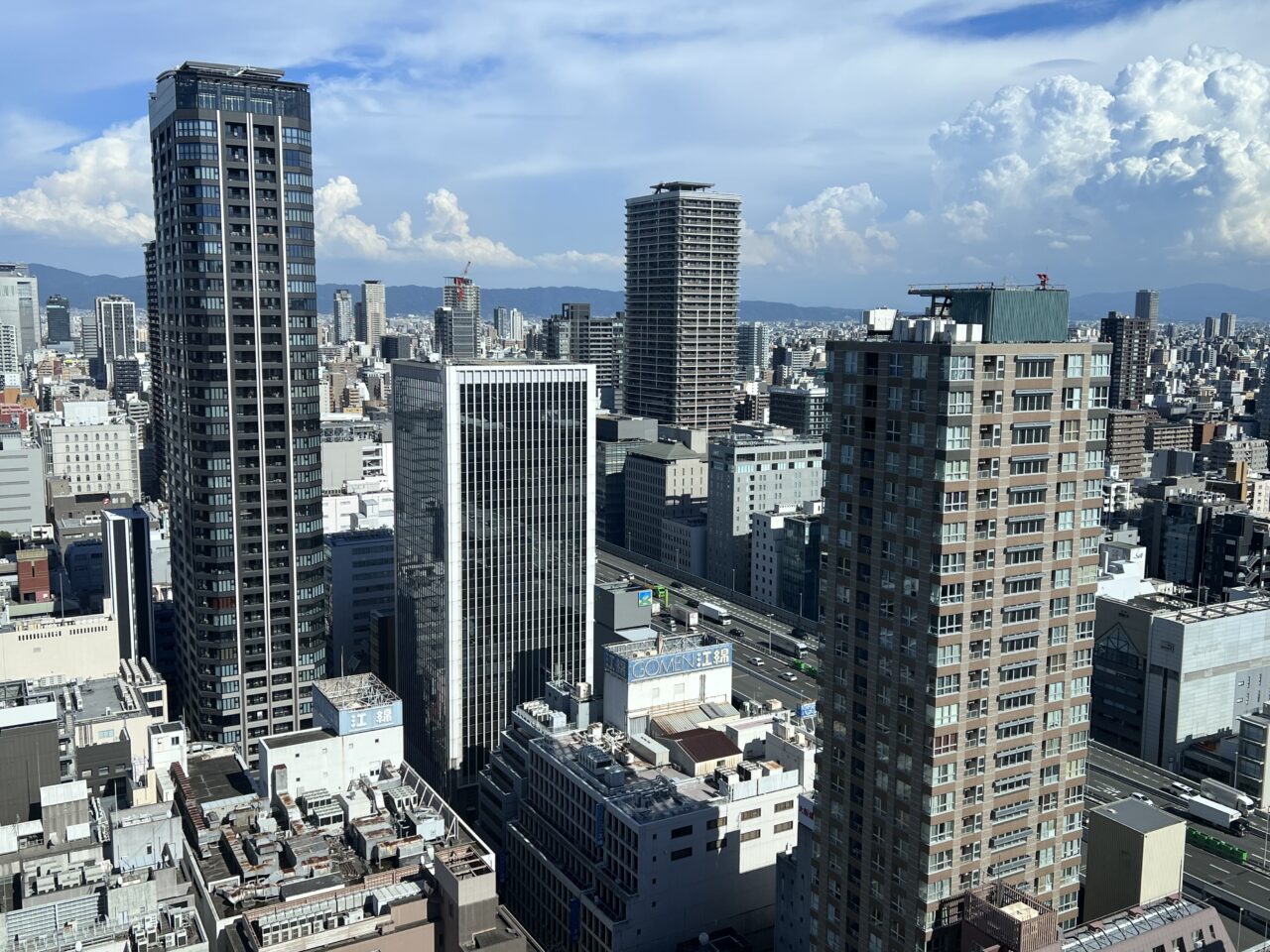 セントレジス大阪の客室からみた景色