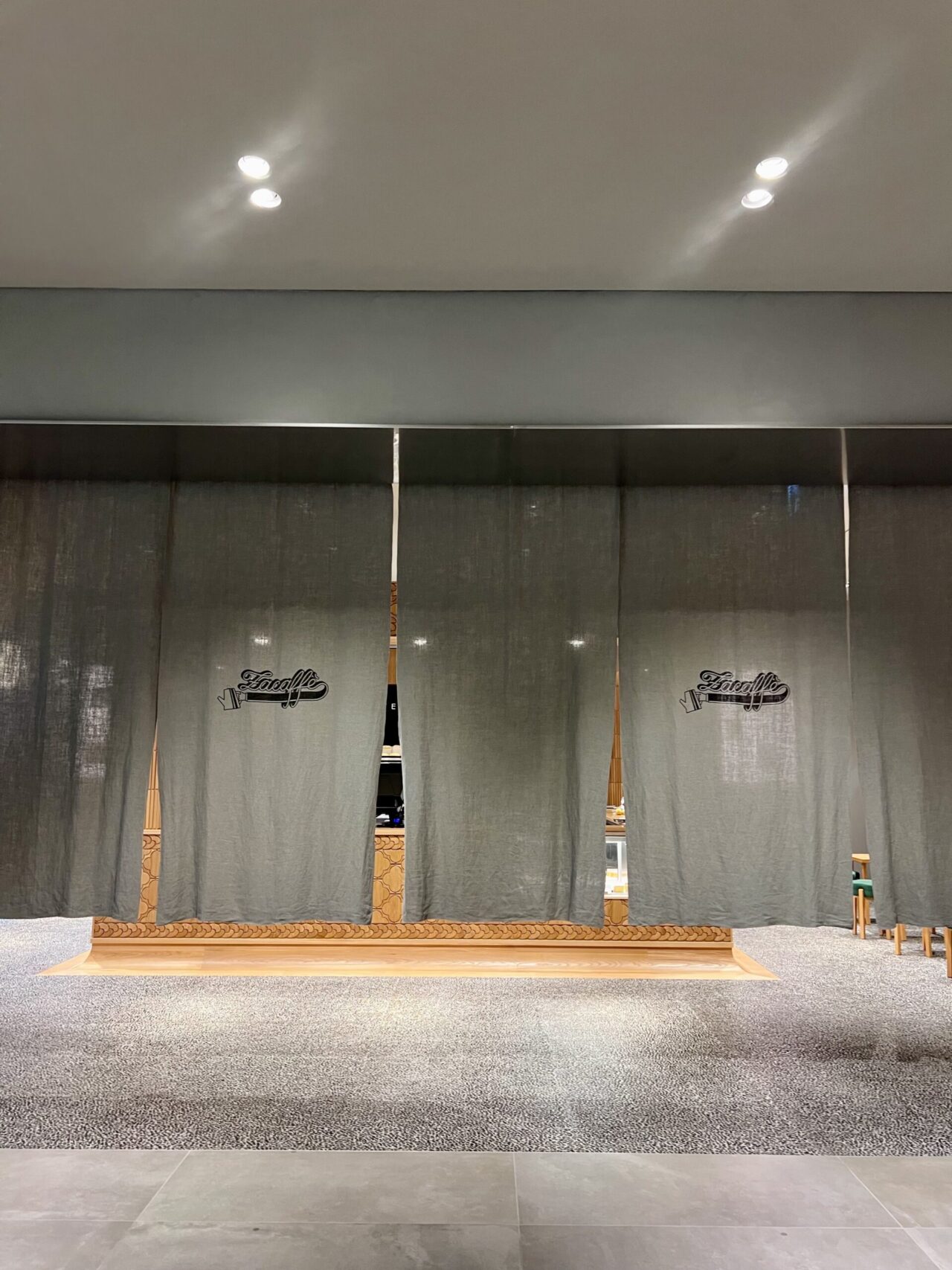 世界で5店舗。日本初上陸のZARAのカフェ「zacaffe」の入り口