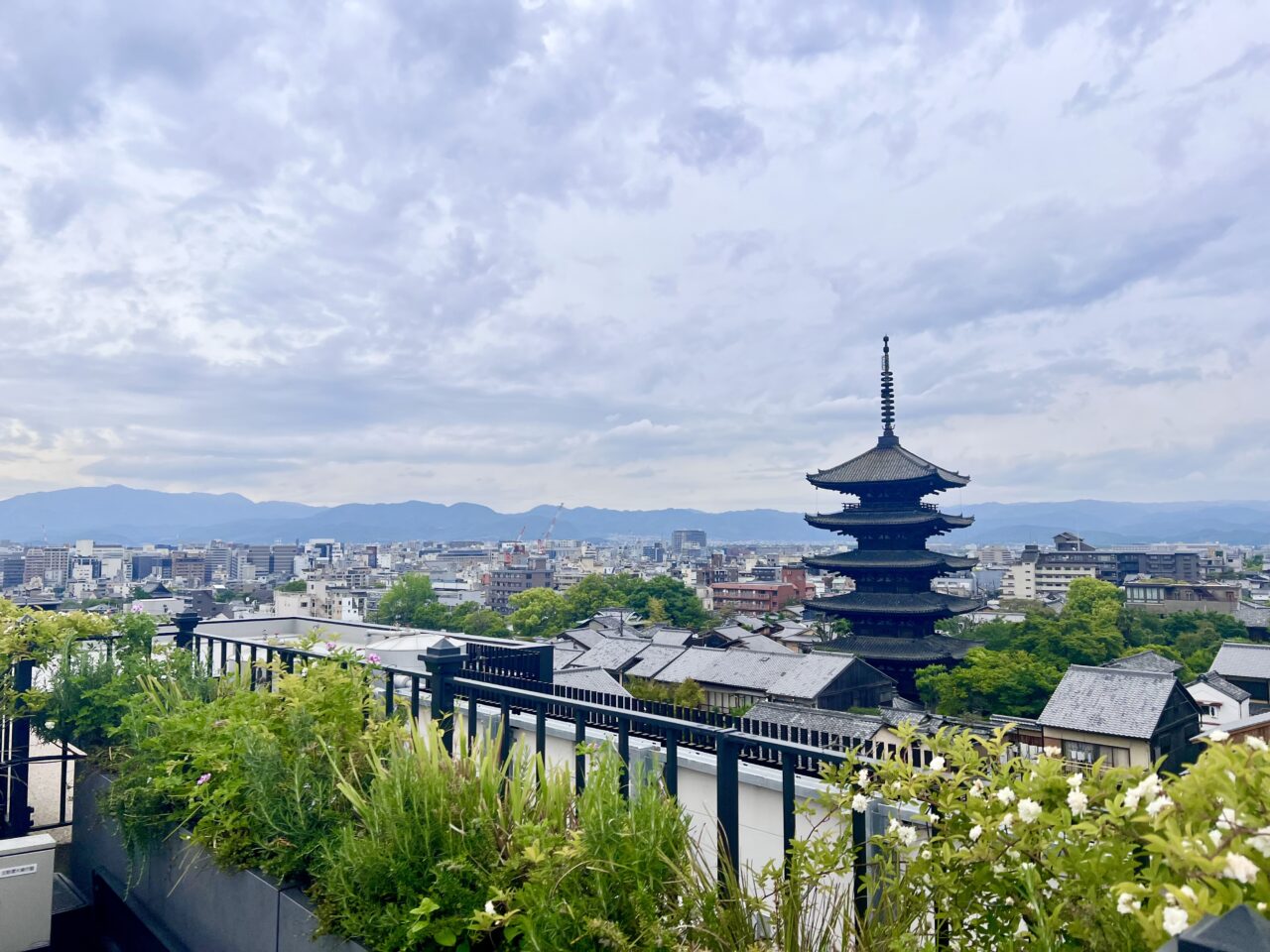 ザ・ホテル青龍京都清水のルーフトップバーk36から見た五重塔