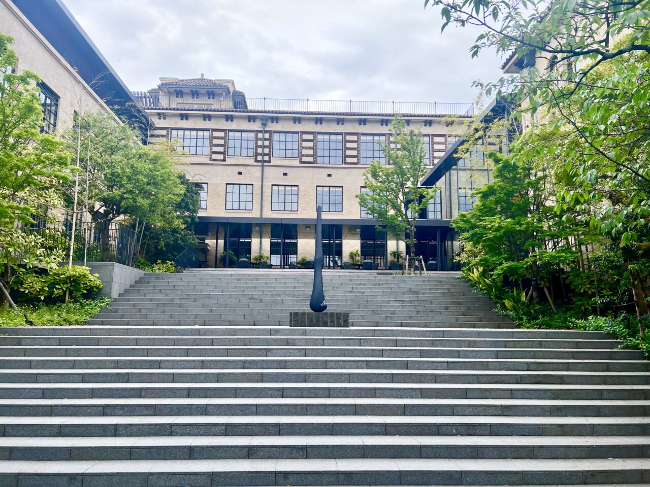 ザ・ホテル青龍京都清水の中庭の学校
